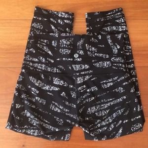 EUC Lululemon Wunder Under High Rise, Nulux